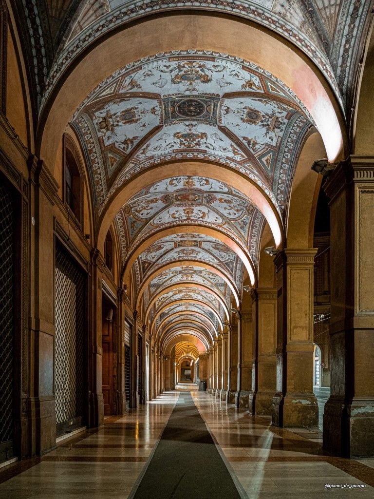 nadiescomoti's tweet photo. 62km di portici patrimonio unesco ✨ https://t.co/bdjdRjwOZD