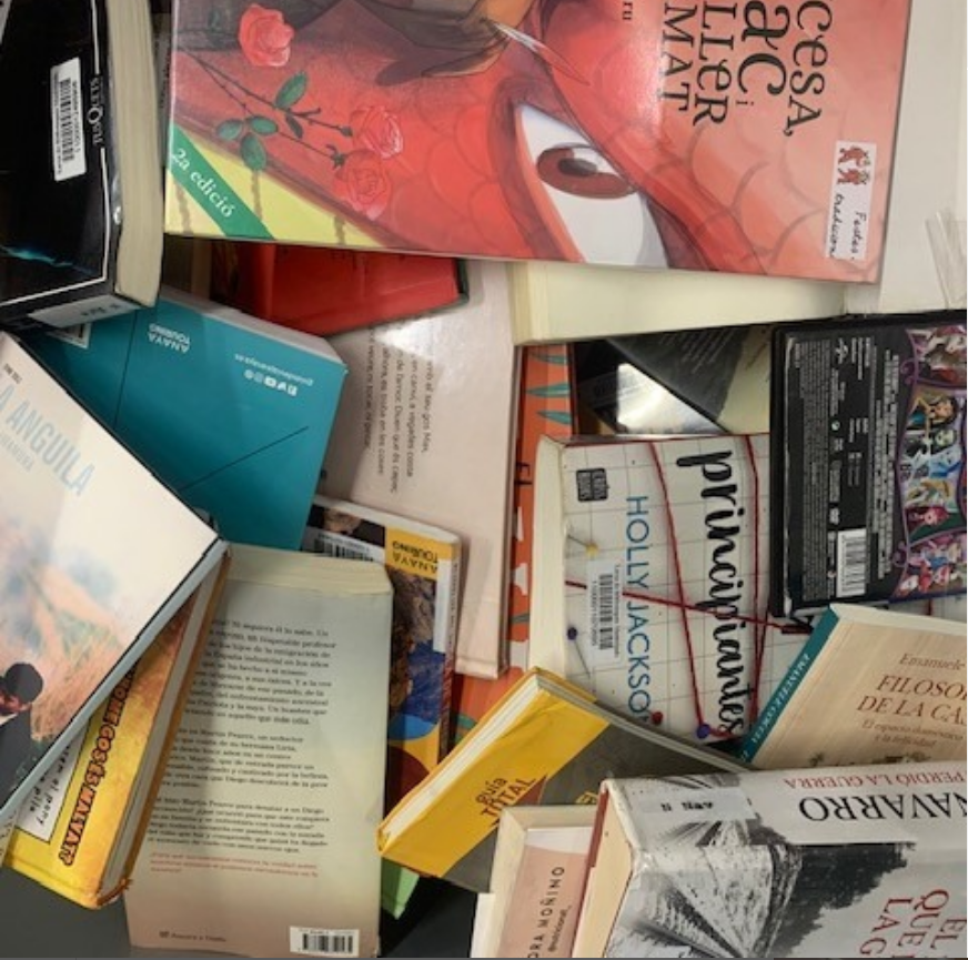 Ja tornem a ser aquí! Els llibres van tornant i us esperen a la biblioteca! 📚📚
El nostre horari: Dilluns, dimarts, dimecres i divendres de 15h a 20h i dijous de 10h a 20h.
Us esperem!
#santacolomadecervello #BPilarinbayes