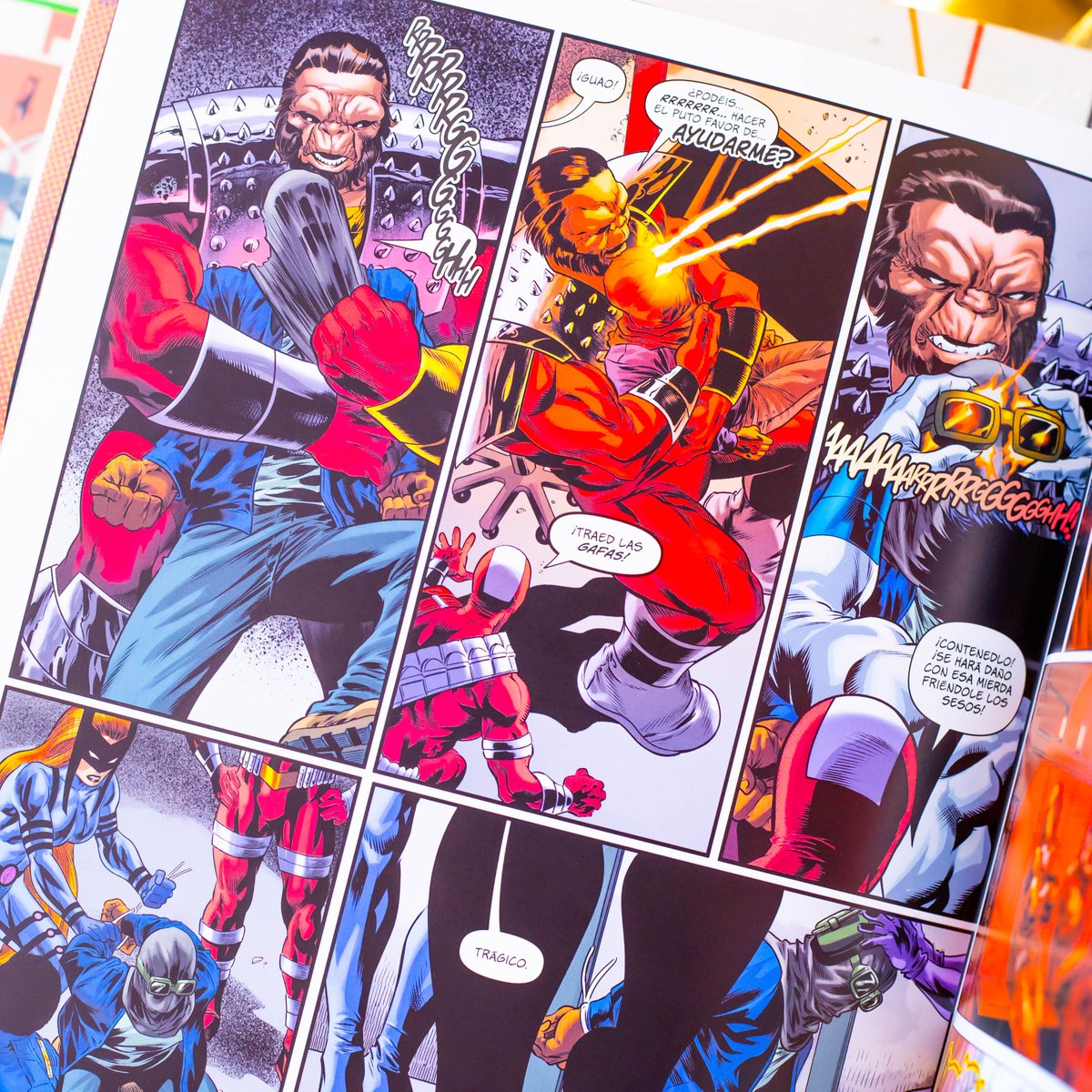 Tomos y Grapas Cómics (@tomosygrapas) on Twitter photo 🔥 NOVEDADES 🔥
<a href="/PaniniComicsEsp/">Panini Cómics España</a> nos trae WALLER VS WILDSTORM 💥 Un nuevo DC Black Label donde Spencer Ackerman y Evan Narcisse se van a los años 80 para enfrentar a Stormwatch contra los Metahumanos de DC 📚
Más info en la web! 👇👇👇
tienda.tomosygrapas.com/es/dc-comics/4… 🔥 NOVEDADES 🔥
<a href="/PaniniComicsEsp/">Panini Cómics España</a> nos trae WALLER VS WILDSTORM 💥 Un nuevo DC Black Label donde Spencer Ackerman y Evan Narcisse se van a los años 80 para enfrentar a Stormwatch contra los Metahumanos de DC 📚
Más info en la web! 👇👇👇
tienda.tomosygrapas.com/es/dc-comics/4…