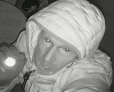 APPEAL | We have issued a CCTV image of a man we want to trace after a burglary at a shop in Dentons Green in #StHelens. Do you recognise him or can you help our appeal? DM <a href="/MerPolCC/">Merseyside Police Contact Centre</a> or <a href="/CrimestoppersUK/">Crimestoppers</a> on 0800 555 111. More here. orlo.uk/32q87