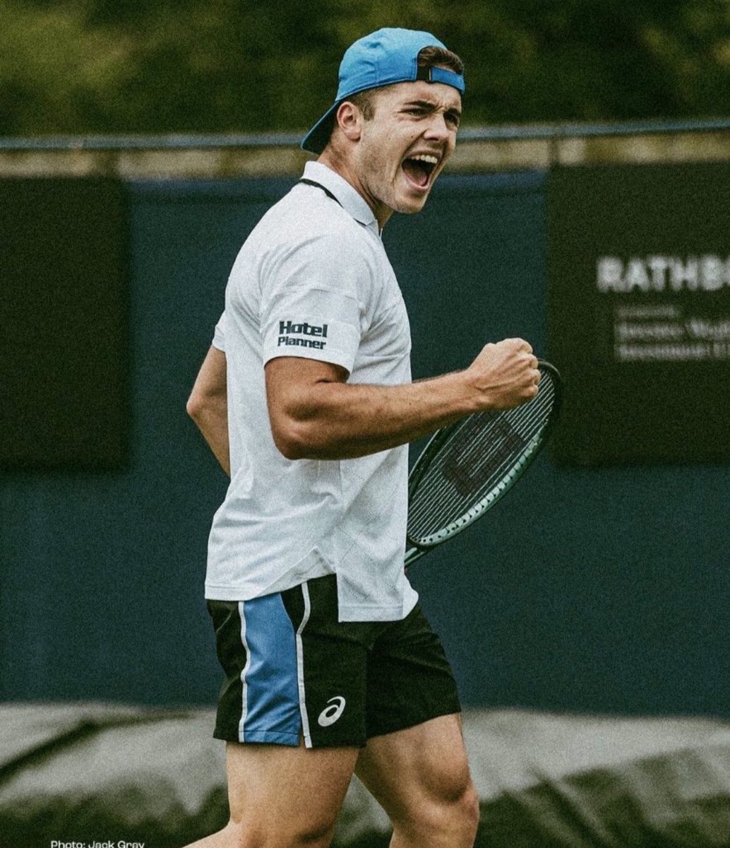 BIG WIN!!!🔥🔥

Arthur Fery’s🇬🇧 incredible form continues this time as he takes down Michael Geerts🇧🇪 7-6 6-2 to move into the last 16 of the Cassis Challenger in France👏🏼👏🏼👏🏼

Great work Arthur, keep going🇬🇧💪🏼

📸<a href="/ATPChallenger/">ATP Challenger Tour</a>