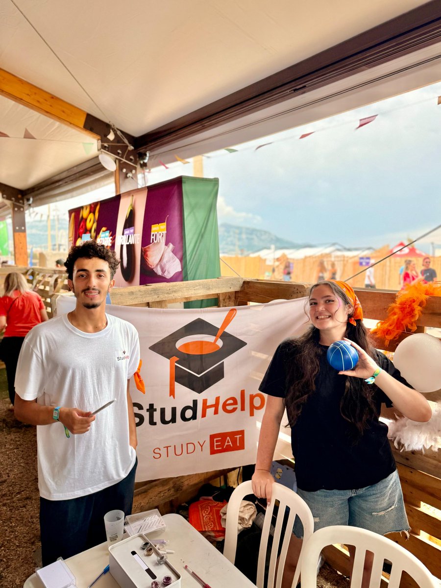 StudHelp_'s tweet image. 🎶🧡 StudHelp au Delta Festival !
Ce week-end, musique 🎵 et solidarité 🤝 étaient au rendez-vous. Merci à nos bénévoles, à l’équipe du festival et à tous les festivaliers pour ces moments de partage ✨💪