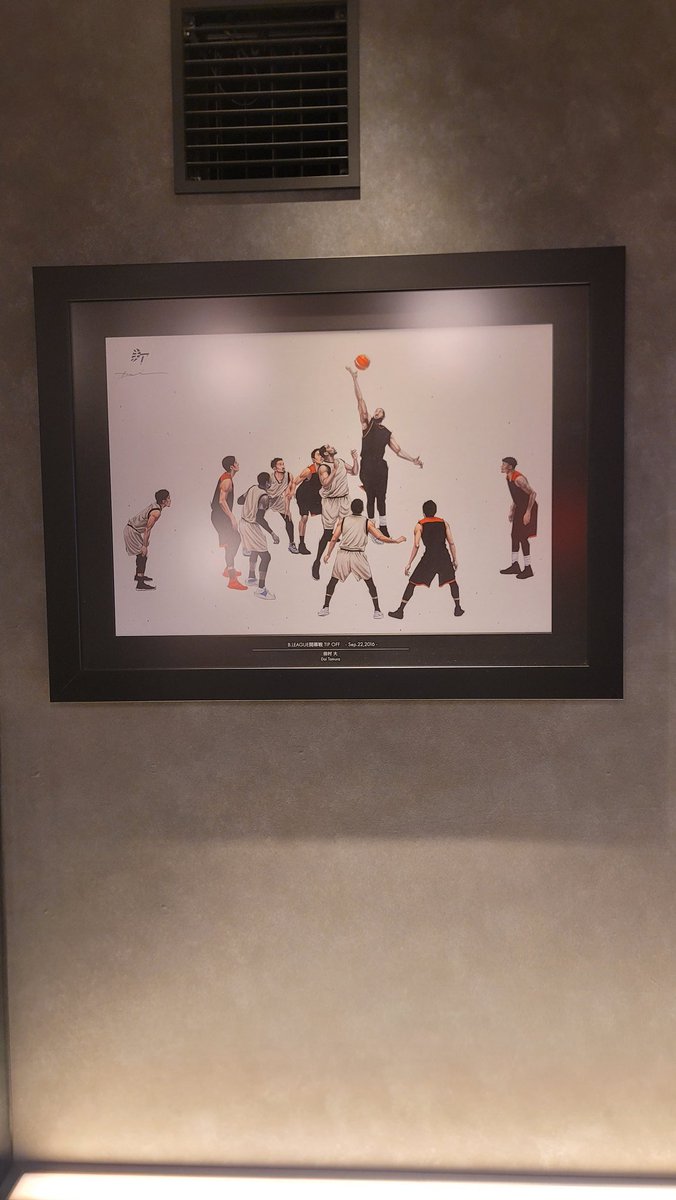 この絵が飾ってあるVIPルーム、多分琉球戦ではキングスブースターの聖地になると思う🤭
そして冷蔵庫に泡盛が追加されたりして🤣

#アルバルク東京
#琉球ゴールデンキングス