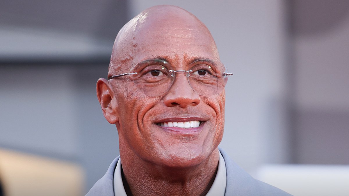 TMZ's tweet image. 🥹 Dwayne 'The Rock' Johnson Weeps During 15-Minute Standing Ovation 

🔗 tmz.me/HsH2U9F