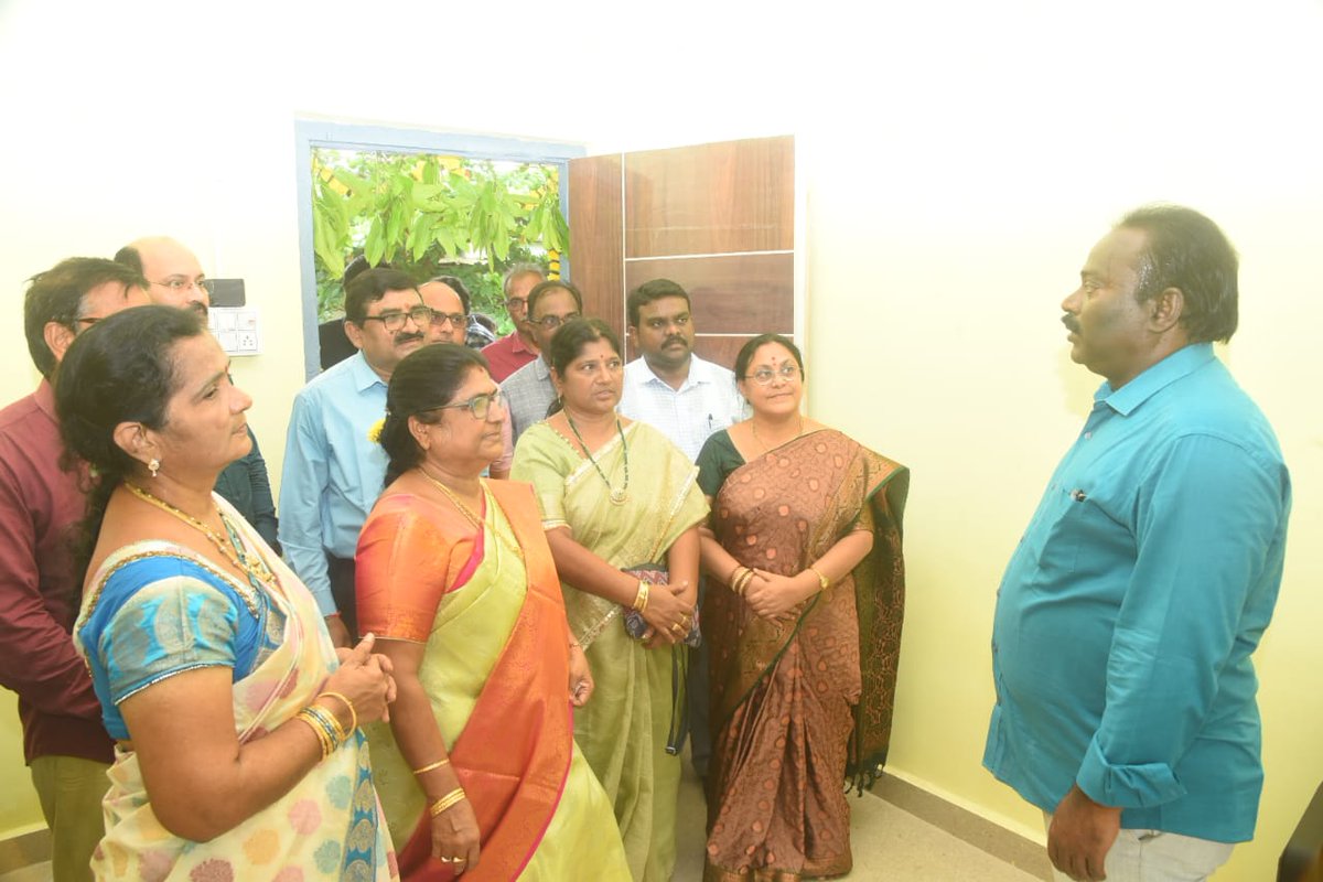 cdmvzm's tweet photo. #APSWREIS సమన్వయకర్త కార్యాలయం నేడు జిల్లా కలెక్టర్ ప్రారంభించారు. అందరికీ అందుబాటులో కార్యాయలయాన్ని ఏర్పాటు చేయడం పట్ల అభినందించారు. #DRDA - వెలుగు కార్యాలయాన్ని సందర్శించి శాఖాపరమైన కార్యక్రమాలపై ఆరా తీశారు.
#SocialWelfareEducation #Vizianagaram #Education https://t.co/adVUjhIe1q