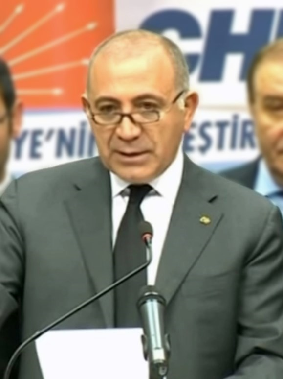 Özlem Çerçioğlu CHP'den; 
2 dönem vekil
4 dönemdir belediye başkanı.
AKP'ye geçti.

Gürsel Tekin CHP'den;
4 dönem vekil idi.
CHP İstanbul'a kayyım olarak atandı.

Sorun açık değil mi?