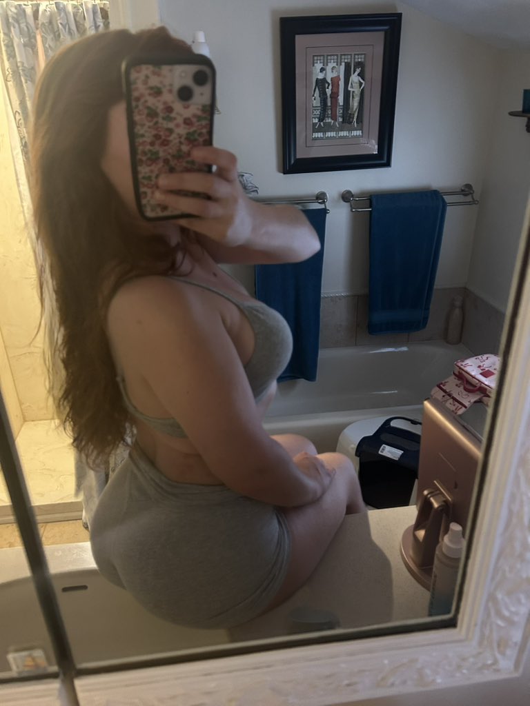 sentmommy's tweet image. Ur wallet is safe with me i promise