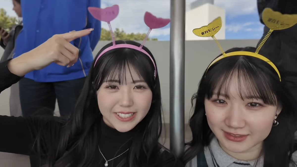 カモシーカチューシャをつけた窪田七海と広本瑠璃🩷💛 令和のガキカメ