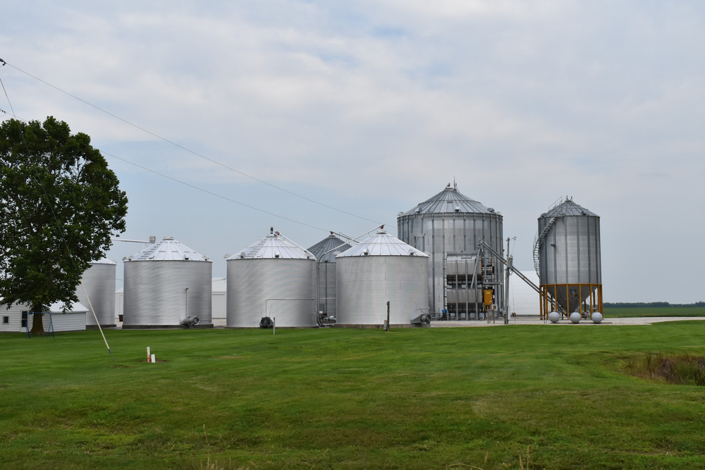 Auction activity is starting to pick up. Butler County topped the market this week at $17,300/acre. I’ve witnessed grain bins getting emptied for new crops and new grain bins being assembled. Harvest is coming fast! bit.ly/3JHuczp   #IowaLandAuctionPrices
