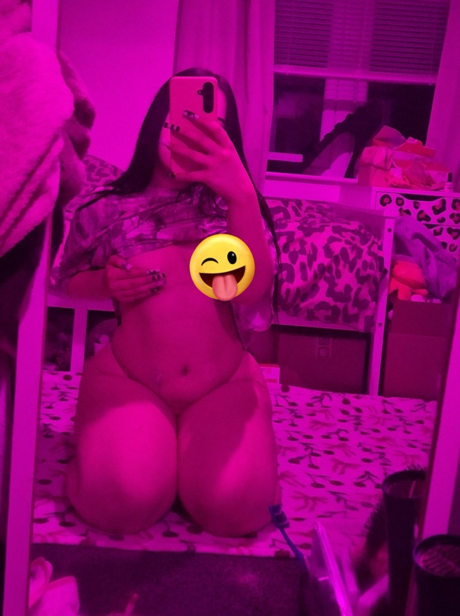 cococherry_2025's tweet photo. who would join me on live if I go live tonight 🫣 https://t.co/LEOSFf1vEz