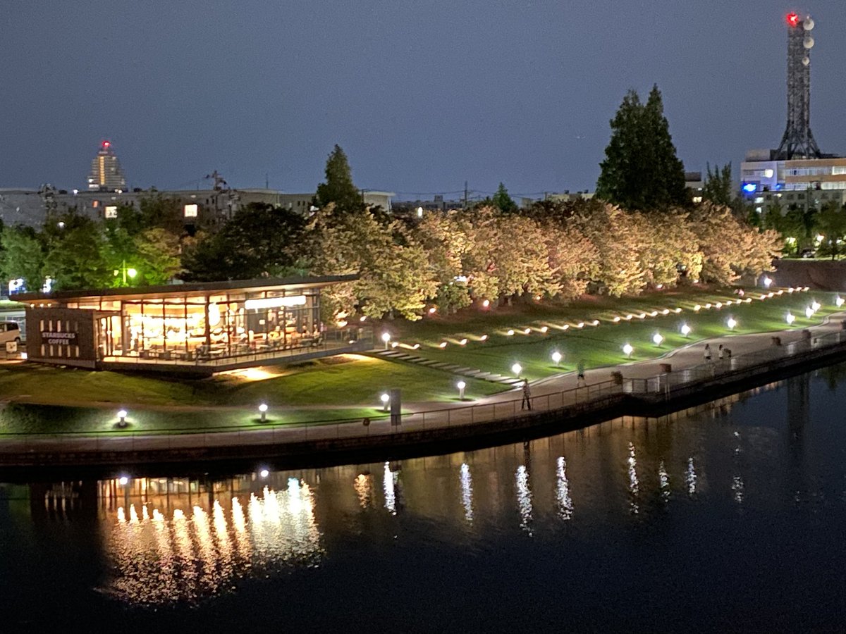 世界一美しいスタバのひとつに選ばれている富山のスターバックスコーヒー