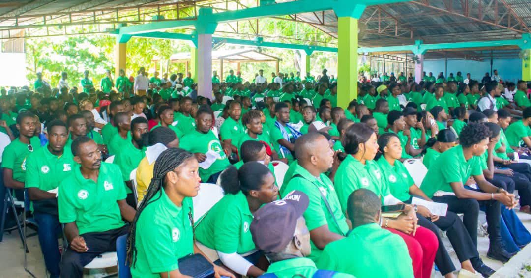 Jeenn_Ly's tweet image. Mwen kontan fè pati delegasyon CDD Lwès 1 ki te patisipe nan seminè fòmasyon politik @edehaiti2021 te òganize pou plis pase 1000 dirijan ki soti nan 11 komin ak 37 seksyon kominal nan Depatman Nip, sou lidèchip Prezidan Konsèy Estratejik la @claudejoseph03
#EDE
#FòmasyonPolitik