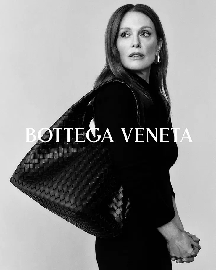 Bottega Veneta Revives a 2004 Silhouette with the Campana Tote - Read more here: designscene.net/2025/09/botteg…

Bottega Veneta has introduced the Campana tote, a bag designed in supple nappa leather with a form that adapts easily to the wearer. The design builds on an archival