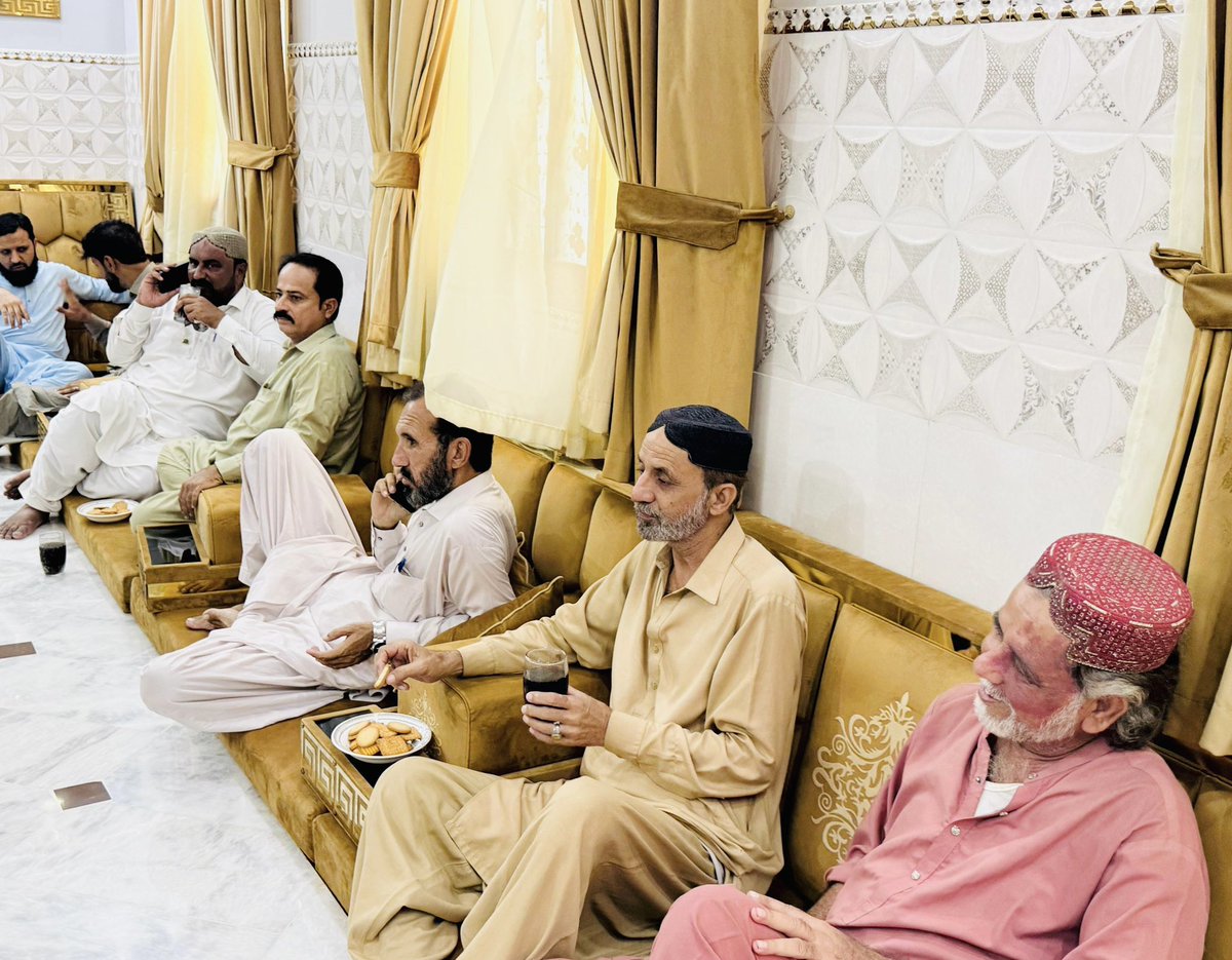 FaisalMoosa92's tweet photo. ڈپٹی جنرل سیکریٹری پیپلز یوتھ آرگنائزیشن کراچی ڈویژن محمد فیصل موسیٰ نے یوسی 8 وارڈ 1 میں علاقائی مسائل اور ضمنی الیکشن کے حوالے سے معززین سے ملاقات کی۔
#faisalmoosa #PYOKarachi #bybirthjiyala #DistrictKeamari #TeamPPP #TeamPYO #PYOKarachi #leadership #PPP #UC08 #Baldiatown https://t.co/mzkOFV1PC4