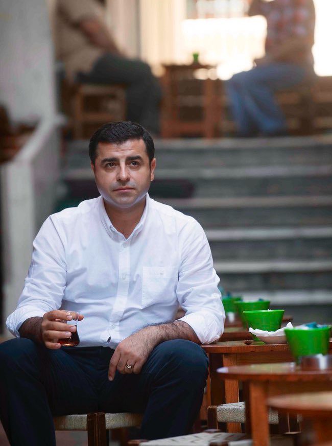 "Bu kadarını da yapamazlar dediğiniz her şeyi yapacaklar," demişti Selahattin Demirtaş.
Haklıydı.