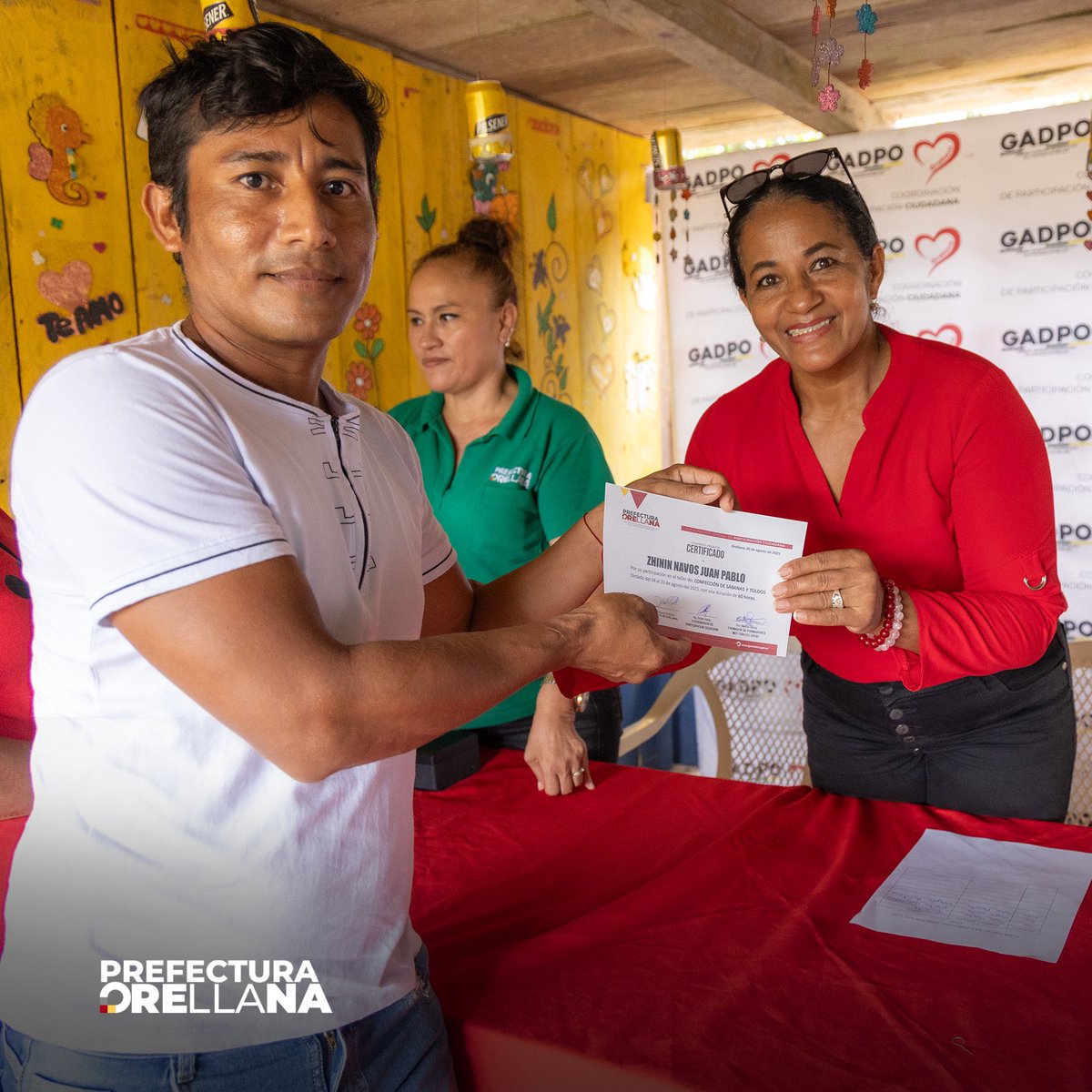 Gracias al firme apoyo de nuestra prefecta Magali Orellana, 15 mujeres y hombres de la comunidad San Gregorio de la parroquia Dayuma culminaron con éxito el taller de confección de sábanas y toldos.
#PrefecturaDeOrellana #ClausuraTaller 
#Dayuma #ConfecciónTextil #Orellana