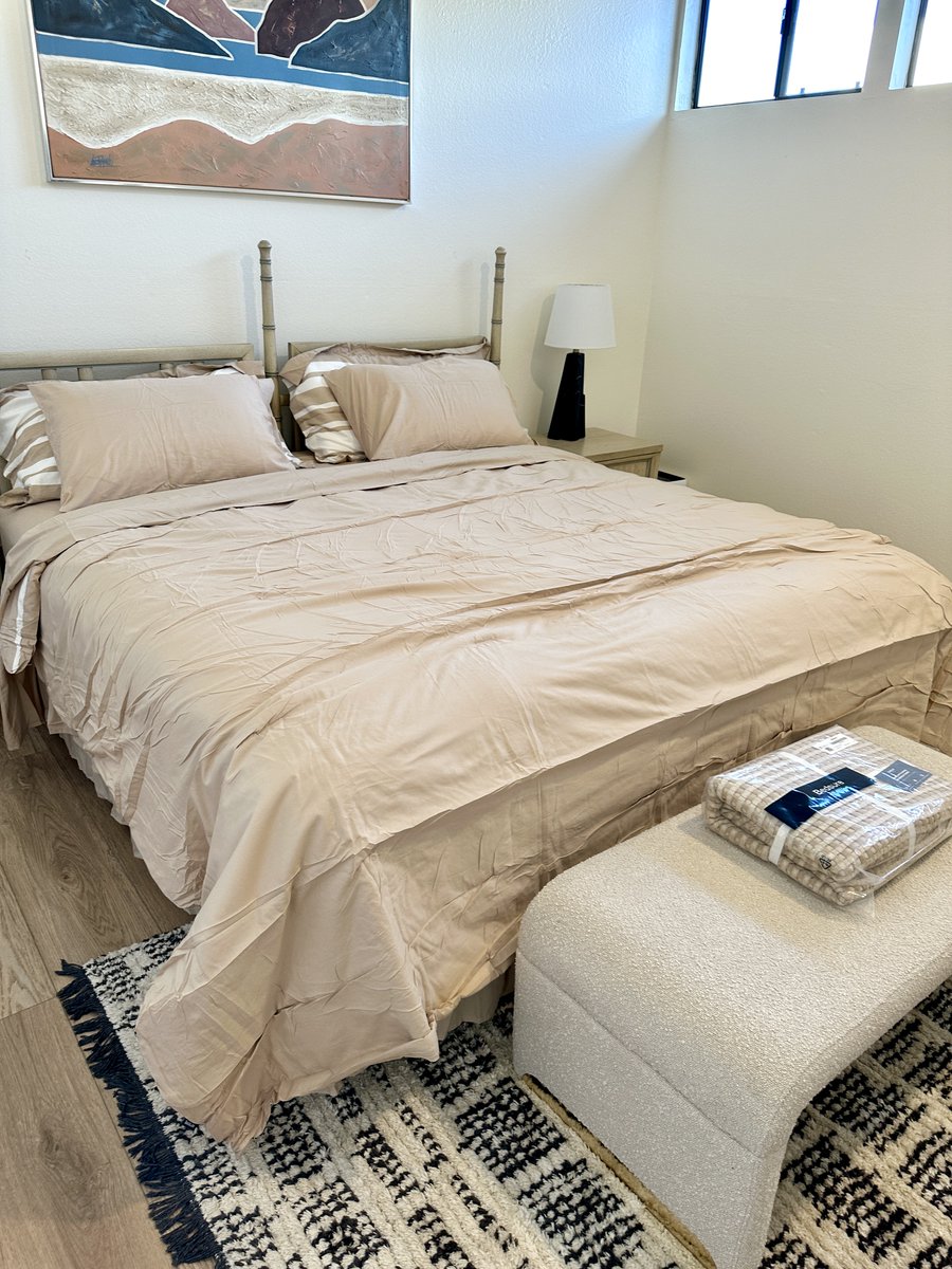 BubblyMoments's tweet image. Cozy + coordinated 🛏️✨
Bedsure Bedding Essentials Bed in a Bag Striped Comforter — style & comfort in one set!
🛍️amzlink.to/az0F9PApFMaWq
#AmazonHome #ComforterSet #BeddingGoals