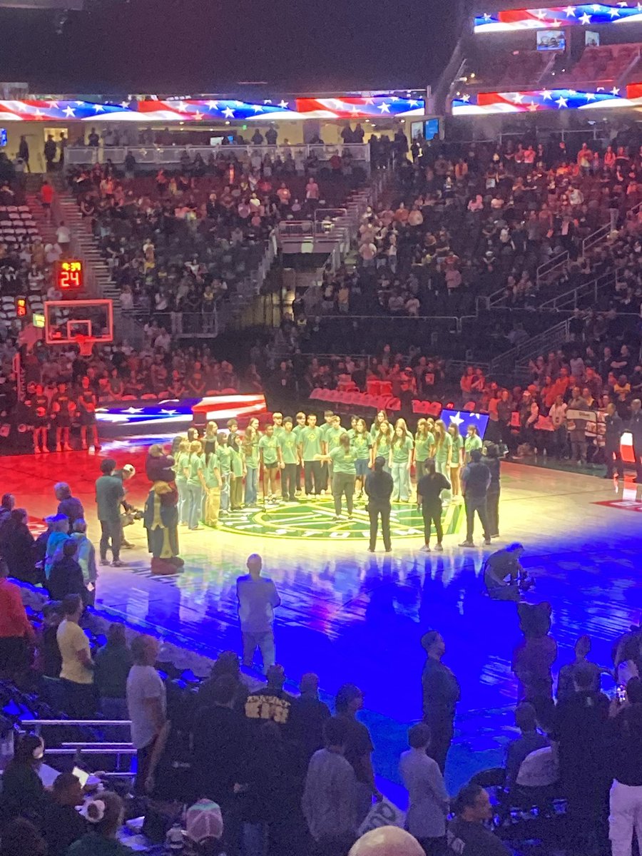 🎤🏀 🇺🇸The MIHS Choir sang the National Anthem at last night’s <a href="/seattlestorm/">Seattle Storm</a> game. They were awesome! Let’s Go Islanders!