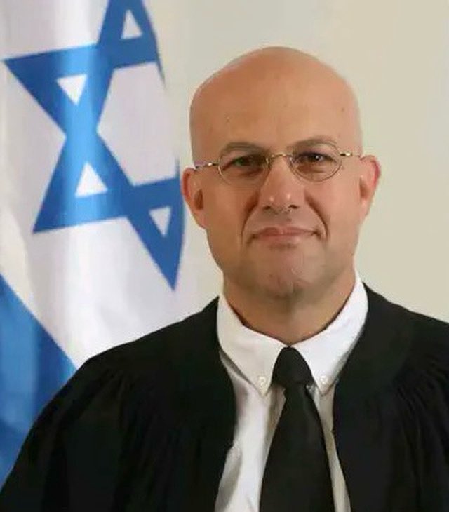 almog_cohen08's tweet photo. ניצחון למאבק שניהלנו כנגד סגן נשיא בית המשפט השלום בבאר-שבע, יורם ברוזה.
השופט יוזז מתפקידו לאחר שהשווה את הציונות הדתית לחמאס. לא אנוח ולא אשקוט עד שיודח לאלתר מתפקידו. אדם שפל שכזה לא צריך לשרת את אזרחי מדינת ישראל, בשום דרג ובשום מסגרת.
לא פלא שמערכת המשפט בפשיטת רגל ואיבדה את אמון הציבור, בין היתר בגלל אנשים כמוהו.