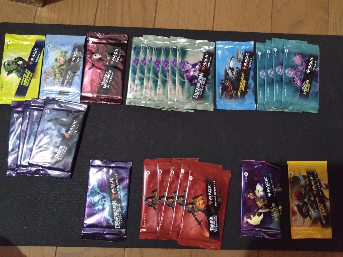 【#2025年最後の大開封会】
毎年恒例？の12/30に行っているプロモパック開封配信。
現時点の店主獲得プロモパックはこれぐらいです。今回はプロモパック少なめですね…ここから後どれだけ増やせるか…