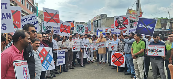 avinashrai28's tweet image. एक हफ्ते में आईफोन की लॉन्चिंग है. और एक महीने बाद दीपावली का त्योहार. क्या अमेरिकी आईफोन से चाइनीज झालर का बहिष्कार करना है या फिर चाइनीज झालर की लाइट में माइक्रोमैक्स के फोन से फोटो खींचकर आईफोन को तोड़ना है. विरोध किसका करना है...बता दो 
#China #seosummit