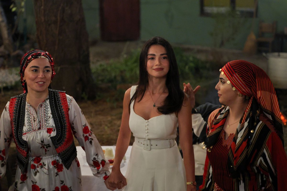 Fragmandaki gençlik enerjisi ve aynı anda hissedilen hayatın ağırlığı… Çok farklı duygular uyandırıyor. Dizi çok geniş bir kitleye hitap edecek gibi görünüyor. heyecanla bölümü bekliyorum ekran başında
#GözleriKaraDeniz