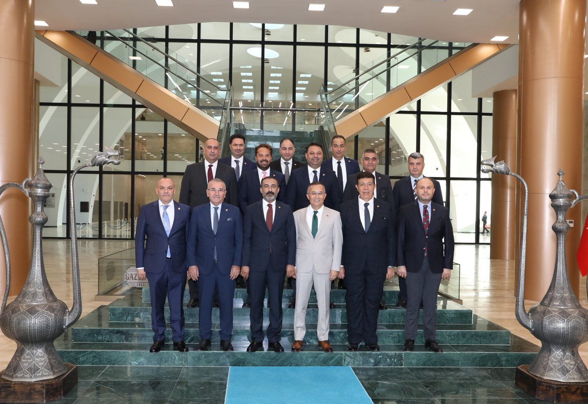 ▪️Yönetim Kurulu Başkanımız <a href="/MTuncayYildirim/">Mehmet Tuncay Yıldırım🇹🇷</a>, Meclis Başkanımız <a href="/MHilmiTeymur/">Mehmet Hilmi Teymur</a>, Yönetim Kurulu ve Meclis Başkanlık Divanı Üyelerimiz, <a href="/gantepvaliligi/">Gaziantep Valiliği</a>'nin yeni hizmet binasının faaliyete geçmesi sebebiyle Valimiz Sayın Kemal Çeber'e 'hayırlı olsun' ziyaretinde bulundu.

Ziyarette