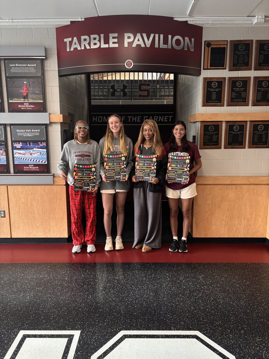 SwatWBasketball's tweet photo. The last first day of classes for these 4 seniors and the first of many for our newest Swatties! We are happy to have everyone back on campus! 

Hope you all have a great start to the year! 📚

#GoGarnet https://t.co/CC6PTeSin4