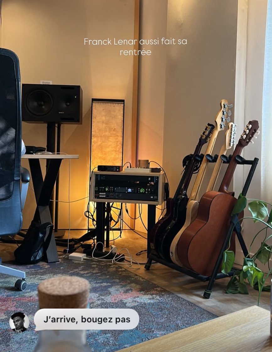FranckLenarActu's tweet photo. 🚨 Franck fait également sa rentrée mais pas scolaire mais plutôt studio 👀
Studio sur studio ?? Hâte de voir le résultat final en tout cas
#FranckLenar https://t.co/MEAc2QNAdw