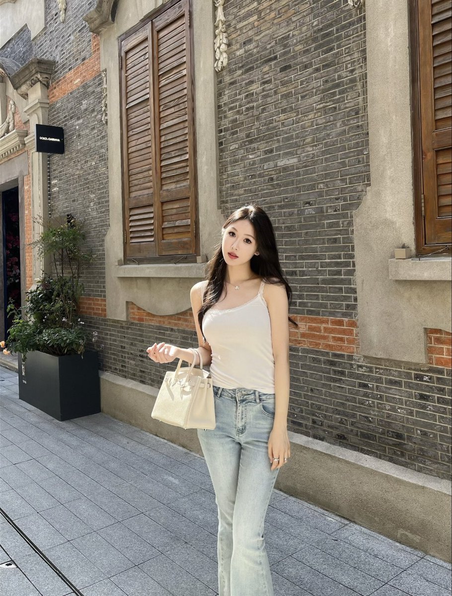 3698aaa's tweet image. 今天的穿搭很符合我的气质