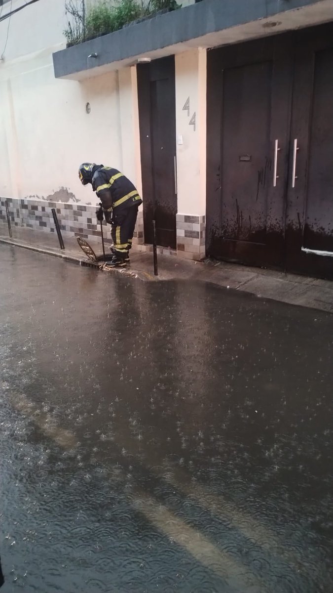 Bomberos Ciudad de México Oficial (@bomberos_cdmx) on Twitter photo Laboramos en el desalojo de agua pluvial en aproximadamente 300 m² , en calle San Alfredo, colonia La Magdalena Culhuacán, en <a href="/Alcaldia_Coy/">Alcaldía de Coyoacán</a>
<a href="/JefeVulcanoCova/">Jefe Vulcano Cova</a>
#Tlaloque2025 Laboramos en el desalojo de agua pluvial en aproximadamente 300 m² , en calle San Alfredo, colonia La Magdalena Culhuacán, en <a href="/Alcaldia_Coy/">Alcaldía de Coyoacán</a>
<a href="/JefeVulcanoCova/">Jefe Vulcano Cova</a>
#Tlaloque2025