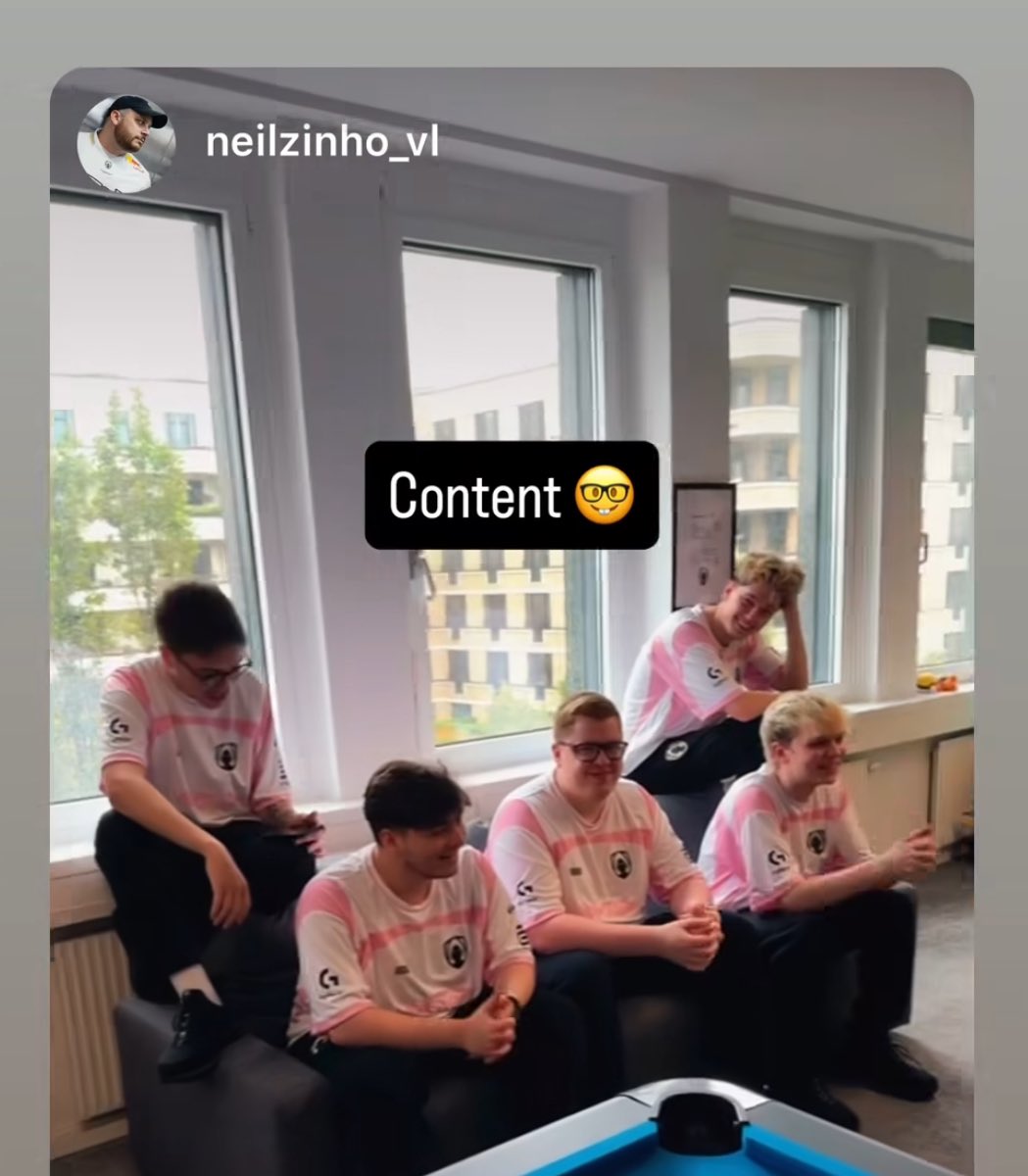 we got the whole team wearing the pink champs jerseyyy !!!!!! 🩷🩷