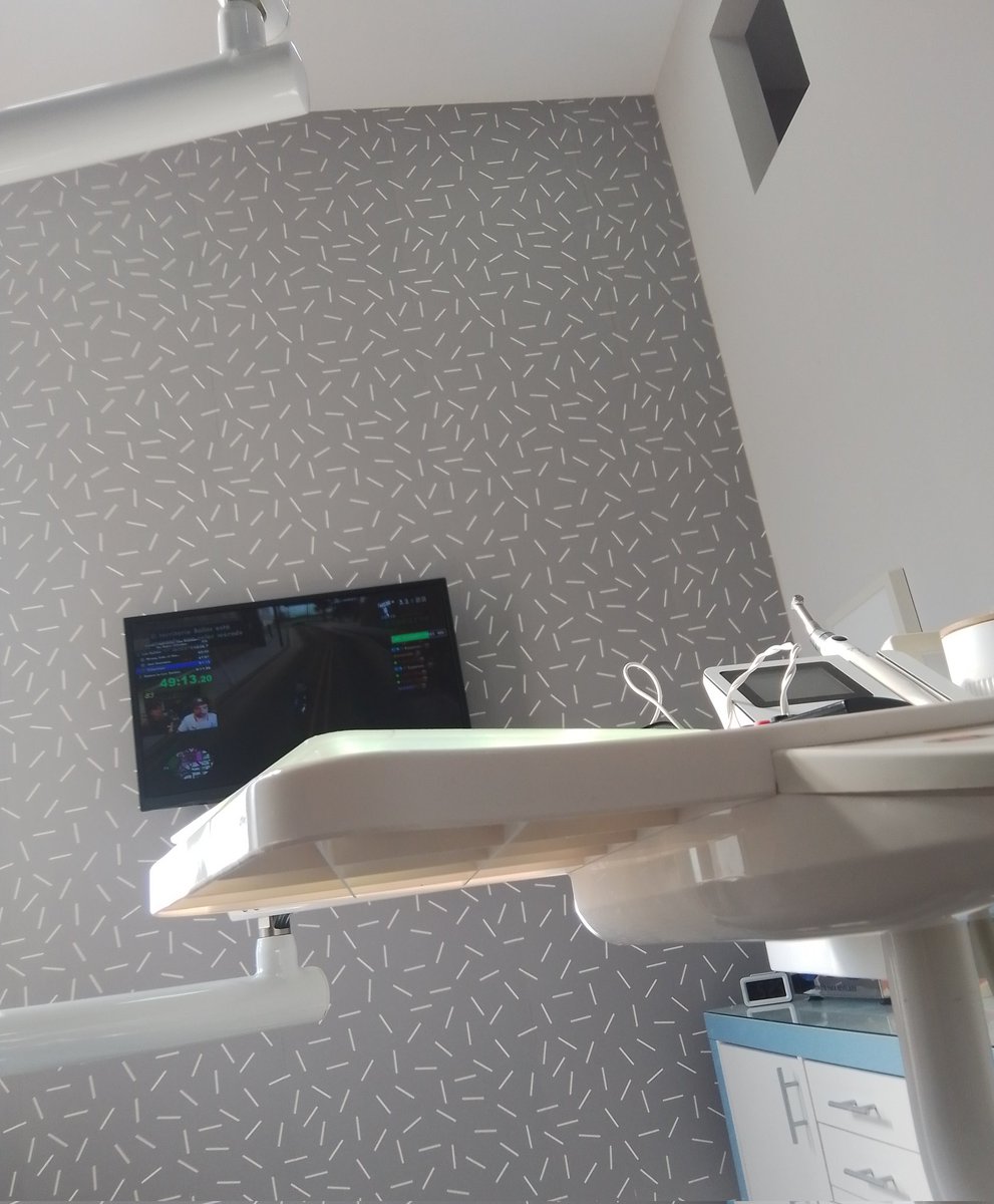 Hoy fui al dentista y había un televisor con YouTube y me dijeron que ponga lo que quiera asi que puse el nuevo record de bana

La dentista tuvo que escuchar a bana durante 40 minutos xD