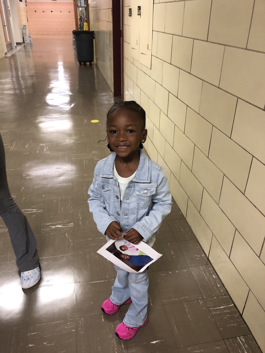 437geezy's tweet photo. My twin started school today🥹 god blessed me with a daughter I love you twin🤟🏾🥰 https://t.co/bOMQ6fQmvn