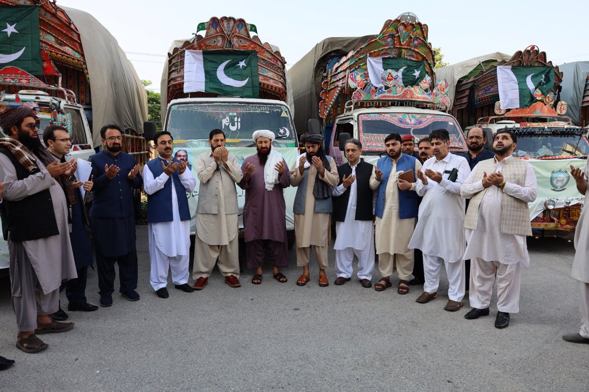 Mushtaq Yusufzai (@myusufzai) on Twitter photo خیبر پختونخواحکومت کی جانب سے افغانستان کے زلزلہ متاثرین کیلئے 35 ٹرکوں پر مشتمل ریلیف کھیپ افغان حکام کے حوالے کی گئی،جن میں دو ٹرک ادویات، 500 ونٹرائز ٹینٹس،500 فیملی سائز ٹینٹس، 1000 ترپال، 1500 گدے، 3000 تکیے، 1500 رضائیاں اور 500 کمبل شامل ہیں-
<a href="/GovernmentKP/">Government of KP</a> خیبر پختونخواحکومت کی جانب سے افغانستان کے زلزلہ متاثرین کیلئے 35 ٹرکوں پر مشتمل ریلیف کھیپ افغان حکام کے حوالے کی گئی،جن میں دو ٹرک ادویات، 500 ونٹرائز ٹینٹس،500 فیملی سائز ٹینٹس، 1000 ترپال، 1500 گدے، 3000 تکیے، 1500 رضائیاں اور 500 کمبل شامل ہیں-
<a href="/GovernmentKP/">Government of KP</a>