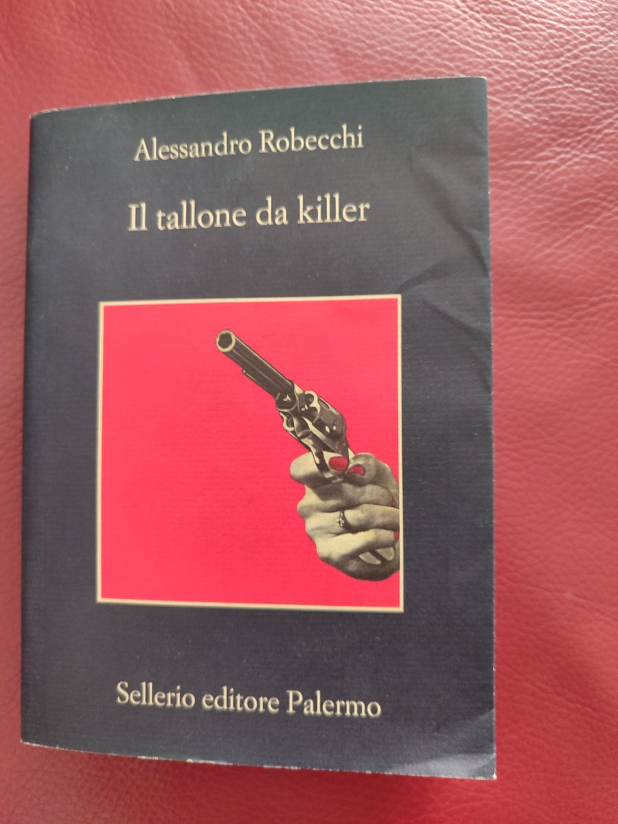VannoniAndrea's tweet photo. L'ultimo di #Robecchi: divertente, godibilissimo
#AlessandroRobecchi #giallo #poliziesco #Milano #Sellerio https://t.co/elcxFaYj88