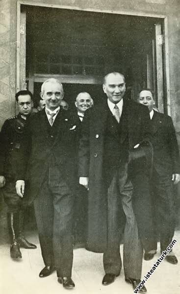 Fotoğraf 09.05.1935 CHP 4. Büyük Kurultayından çıkarken ... 

Kısacası biz köklü bir partiyiz. Bizi Gürsel tekin, Kemal Kılıçdaroğlu ve onun gibiler yıkamaz. Partimizin ve Özgür Çelik’in sonuna kadar yanındayız.