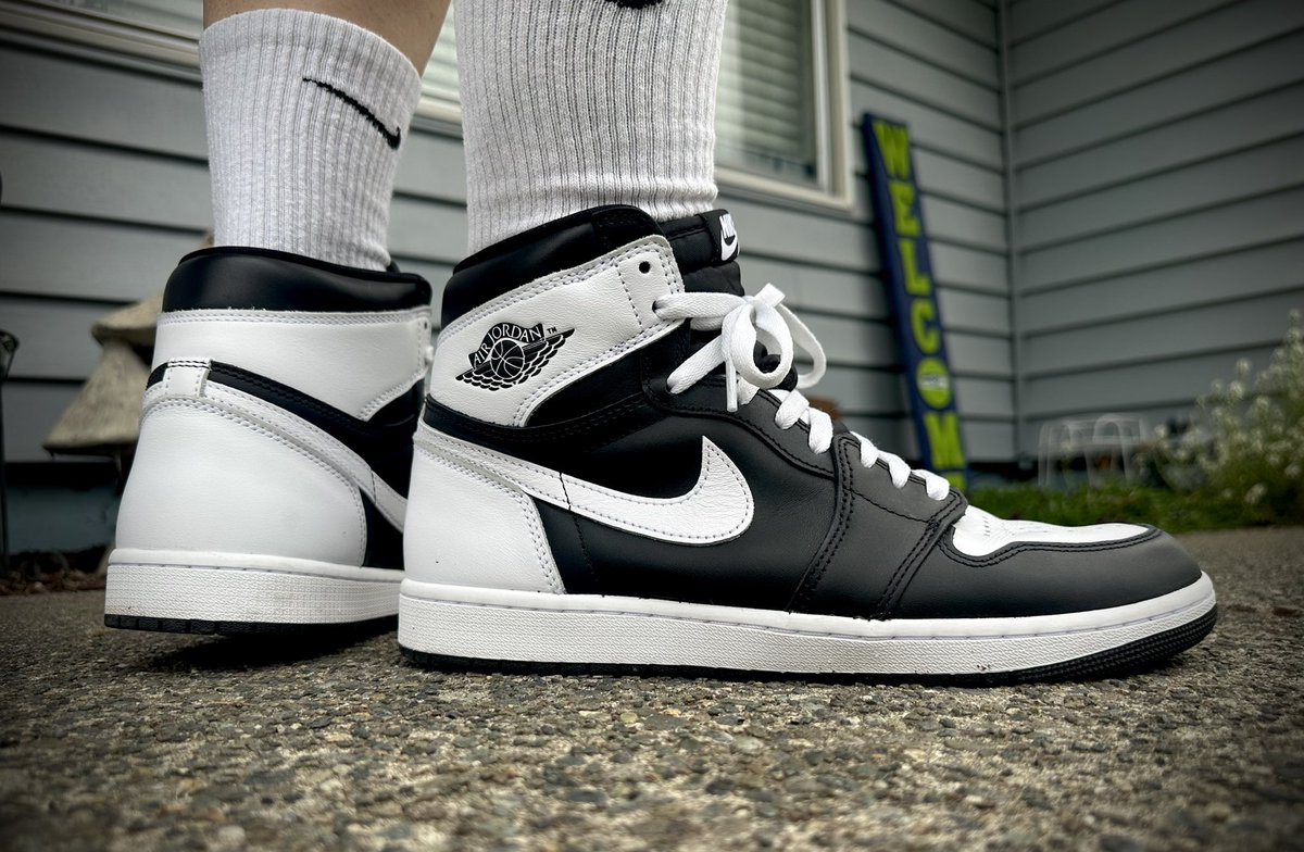 DJKingJam's tweet photo. #KOTD
Black and white, it’s that simple 🔥💯
#RegularDay
@Jumpman23 @Nike @MrUnloved1s
#YourSneakersAreDope https://t.co/2OdL0LA1cx