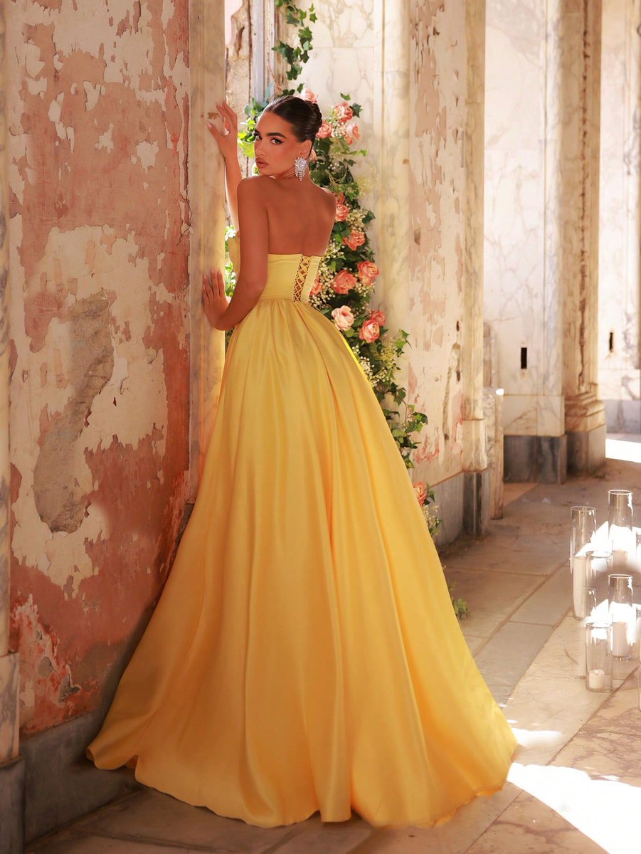 ما تتصورون لبست هالفستان الأصفر وكل اللي شافني سألنّي عنه! فخم وناعم بنفس الوقت 💛
تخيلو يا بنات كل ذي الفخامة بشي ان!

onelink.shein.com/16/4zqsniknmyow