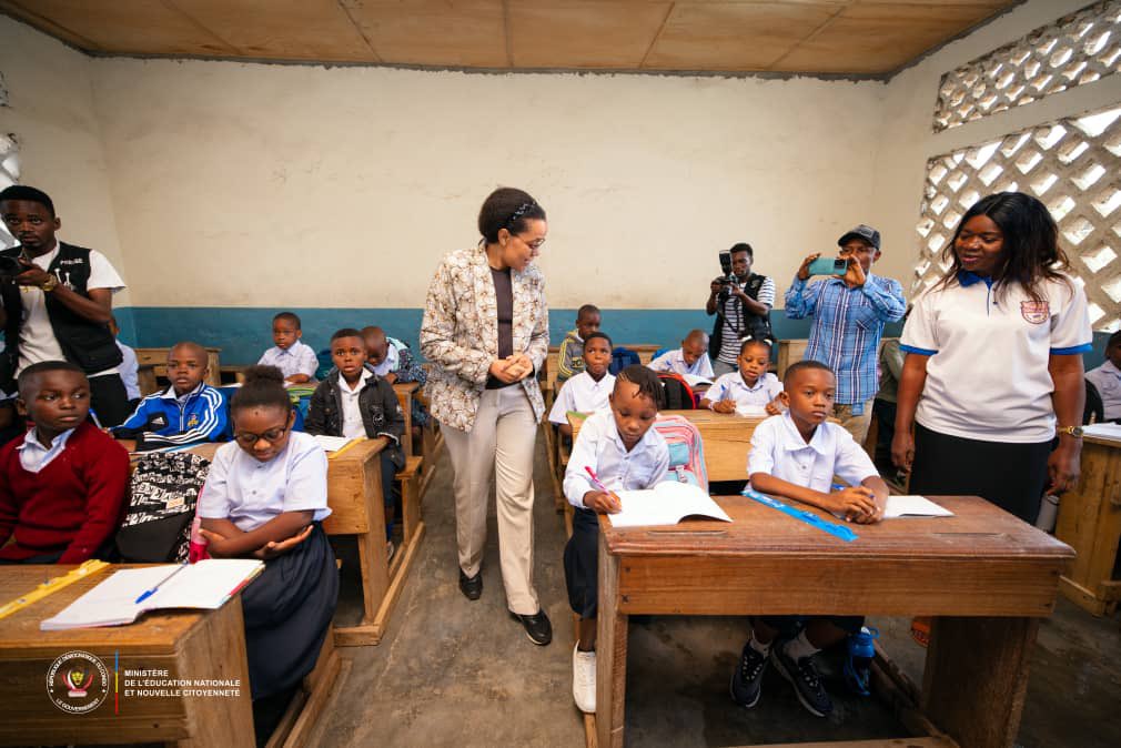 MINEDUNC
2 Septembre 2025 |

• Après le lancement officiel de la rentrée scolaire 2025-2026 à Moanda, la MinEtat Raïssa Malu, a poursuivi sa mission dans la ville de Boma. Elle y a tenu plusieurs séances de travail avec la maire de la ville et le comité provincial de