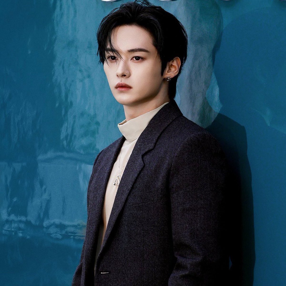 hyunx1m's tweet photo. No veo mucho movimiento por Lee Know,RECUERDEN USAR LOS TAGS ‼️

LEE KNOW GUCCI GOLDEN GUEST
#LeeKnowXGucci
#LeeKnowAtGucciOstreria https://t.co/kLXYpLFQh4