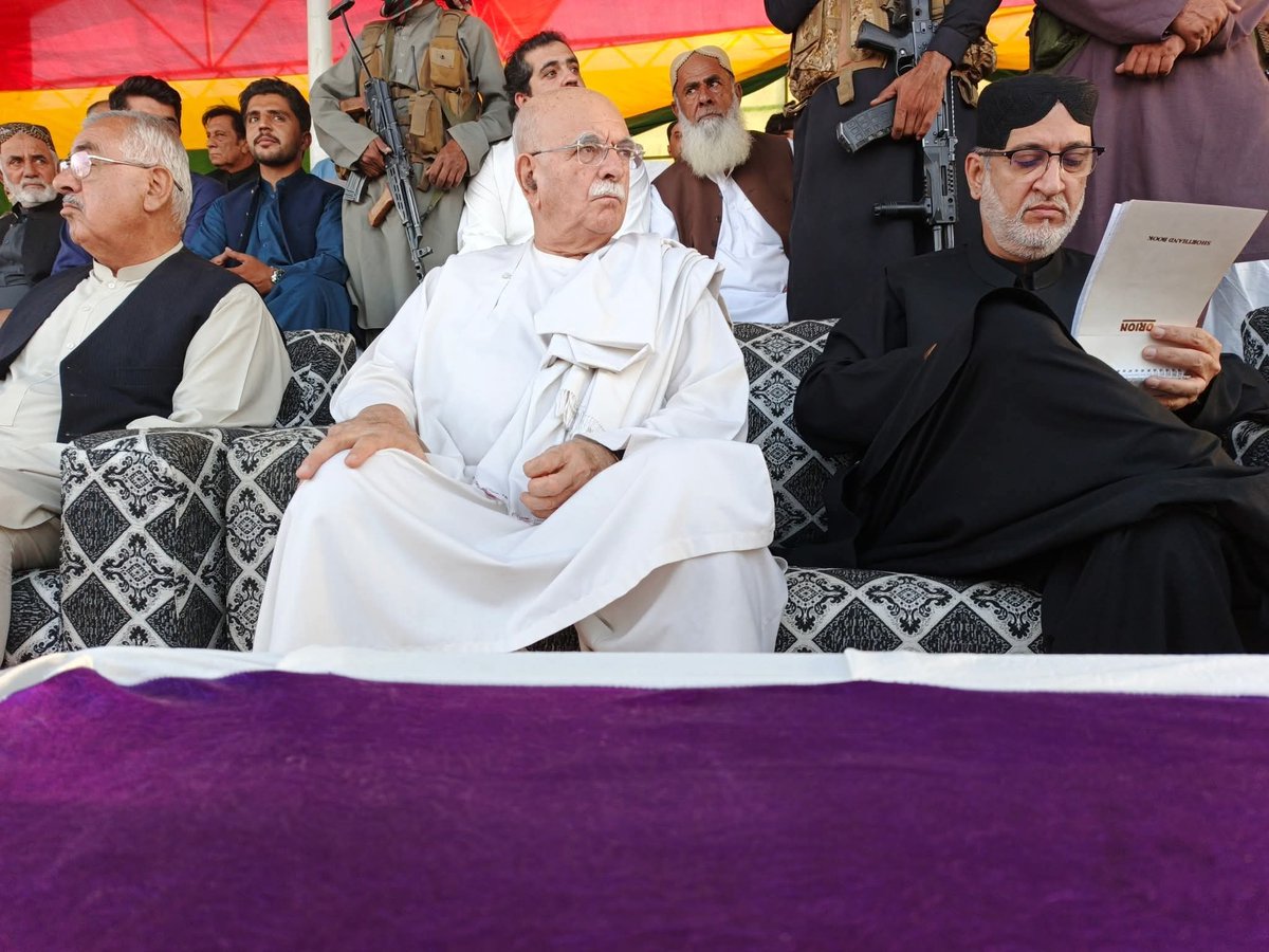پشتونخوامیپ کے چیئرمین اور تحریک تحفظ آئین، پاکستان کے صدر محترم مشر محمود خان اچکزئی، پارٹی کے مرکزی سیکرٹری جنرل عبدالرحیم زیارتوال ،مرکزی سیکرٹری اطلاعات تالیمند خان، صوبائی صدر قهار خان ودان اور دیگر سردار عطاء اللہ مینگل کے برسی کے مناسبت سےBNP  کے جلسہ عام میں عام شریک ہیں.