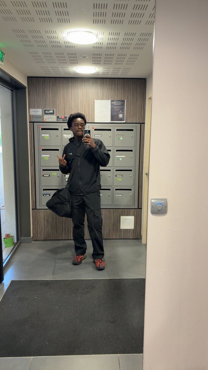 Obinnaej's tweet photo. 🇫🇷🚮 https://t.co/EqfOP5QzHV