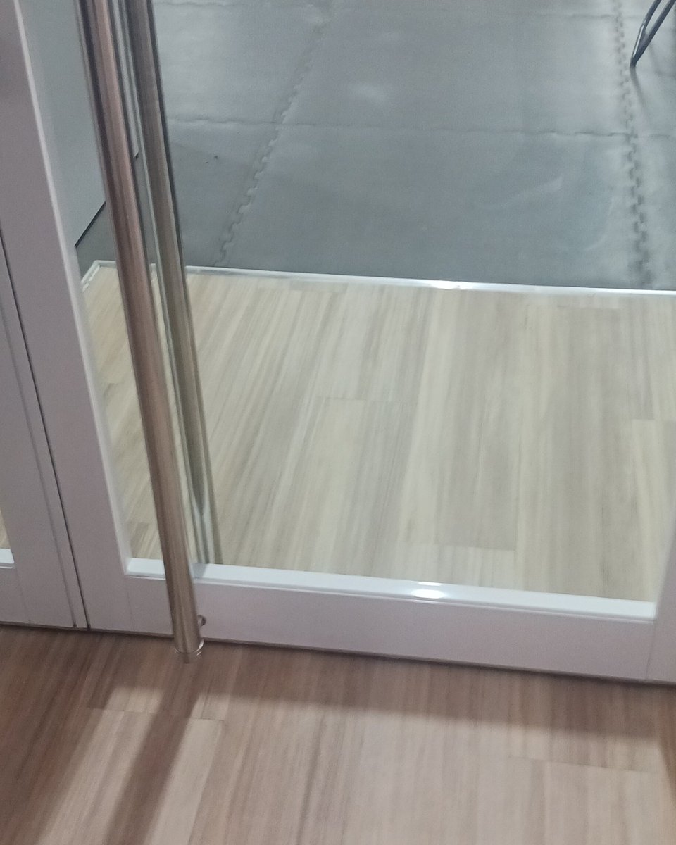 🚧👟 Kiroldegiko zorua erabat berrituta dago jada.
Horretarako, Mungiako Udalak 26.000 euro inguru inbertitu ditu.
--
🚧👟  El suelo del polideportivo luce ya totalmente renovado.
Para la ocasión, el Ayuntamiento de Mungia ha invertido cerca de 26.000 euros