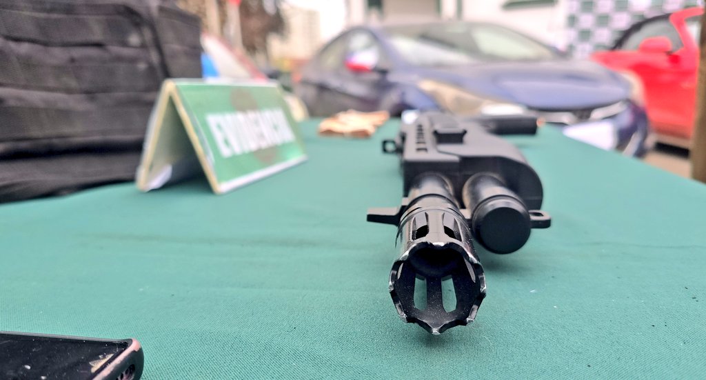 CarabCoquimbo's tweet image. 🚨 Investigación encabezada por nuestros carabineros #OS7 #Coquimbo permitió desarticular organización criminal interprovincial dedicada al tráfico de drogas. Hubo 13 detenidos, entre ellos, dos extranjeros que trasladaban las sustancias en el cuerpo. Se decomisó un arma y 6 🚘.