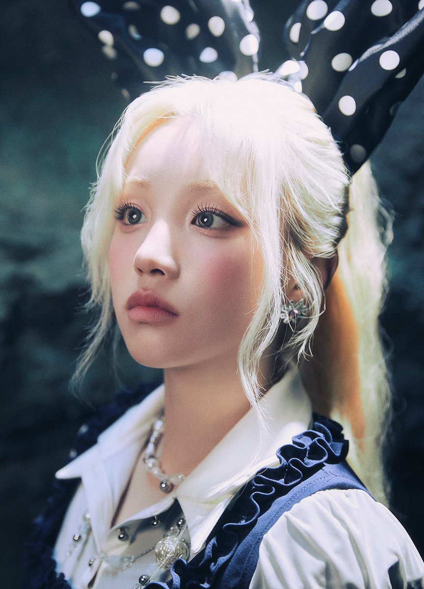 우기 (YUQI) 1st Single [Motivation] Photobook Image Preview