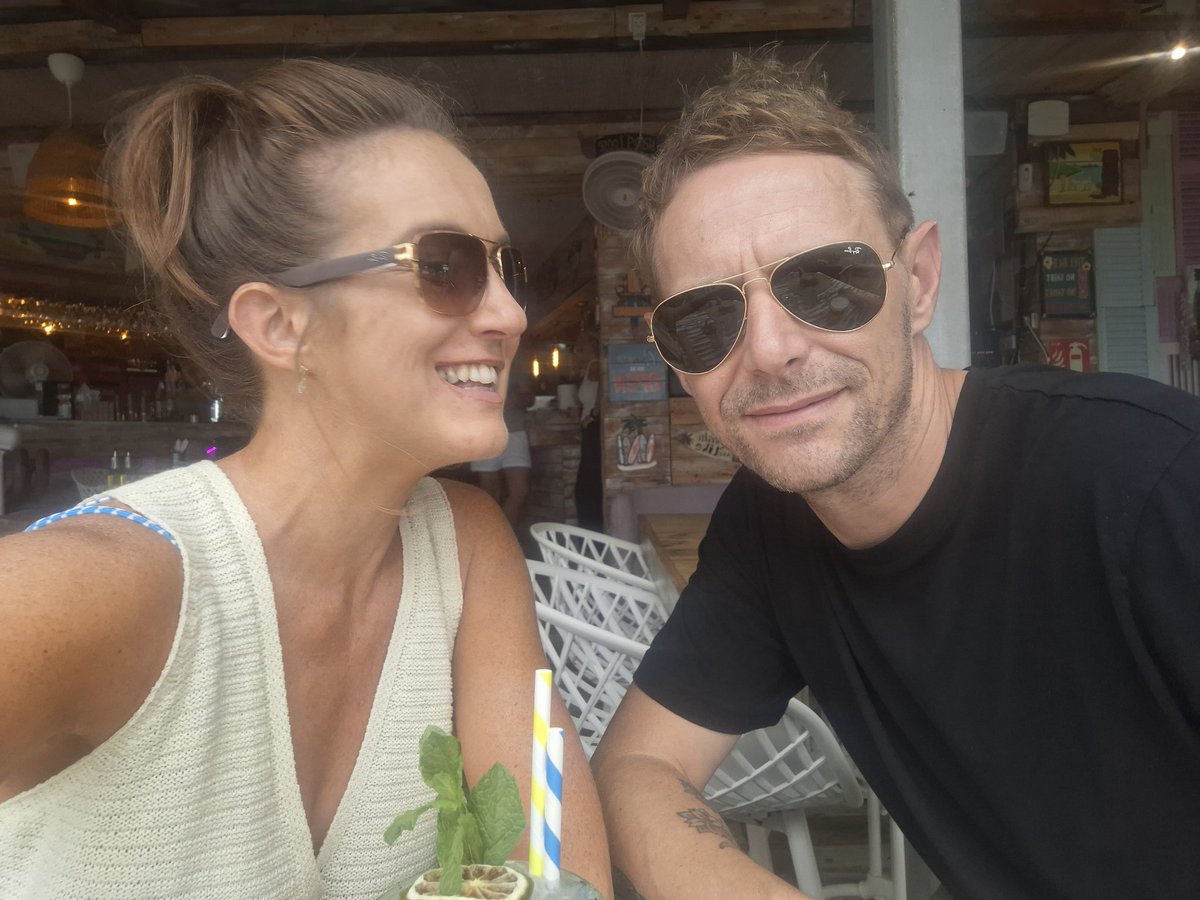 Emmalomas86's tweet photo. Some quality time in the sun https://t.co/ho5CAEwjpJ