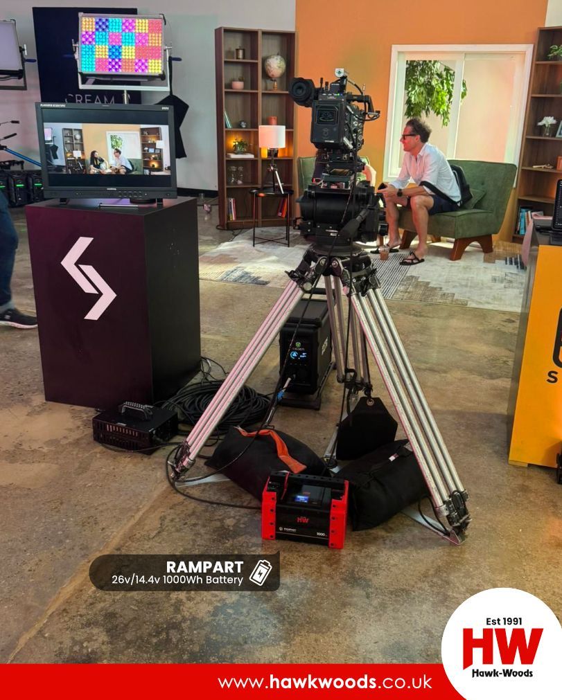 Hawk_Woods's tweet image. Hawk-Woods Rampart is on display at Creamsource LA, thanks to Transylvania Film &amp;amp; TV, our newly appointed US dealer.

#creamsource #transfilm 
#Rampart #Floorbattery #onset #film #FilmPower #26v