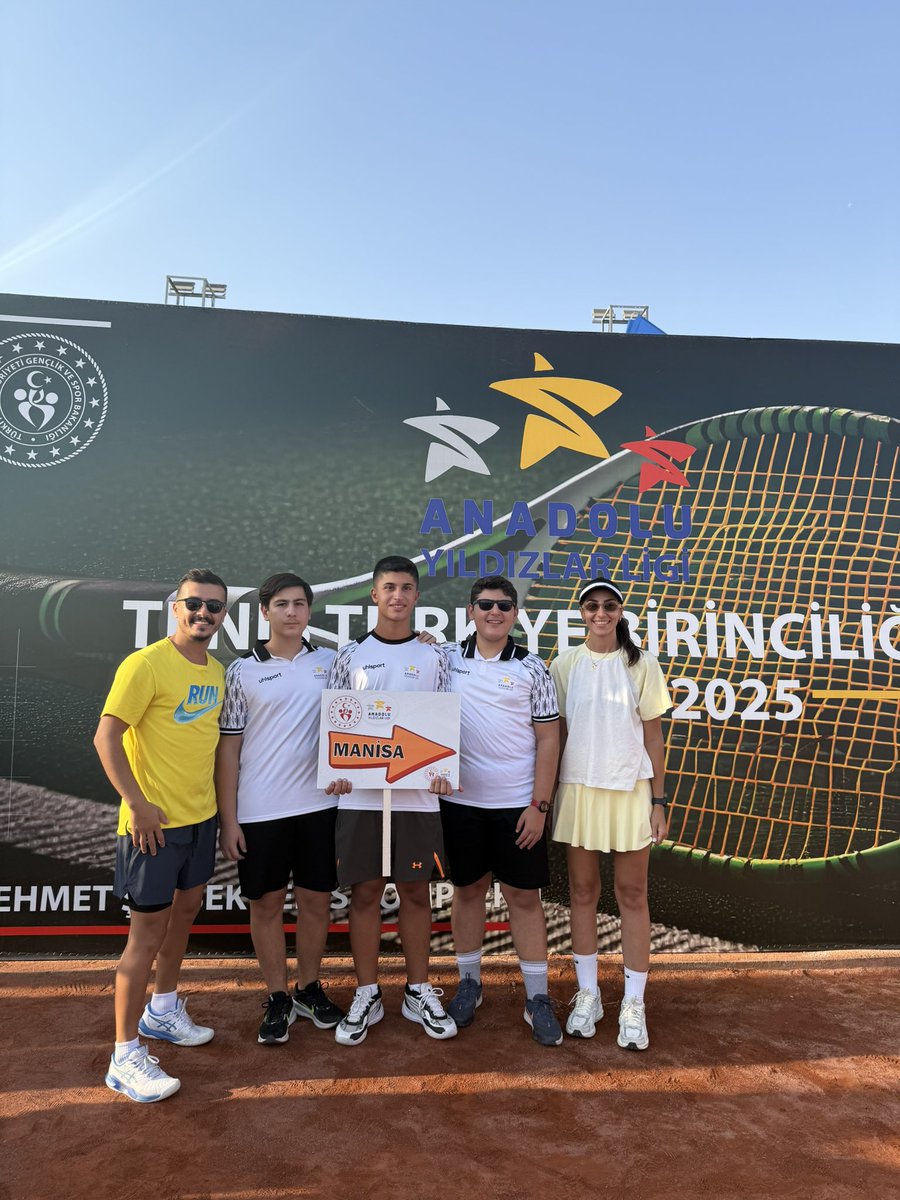 Mahonii5656's tweet photo. Anadolu Yıldızlar Ligi Türkiye Finali 🎾
Gaziantep 📍
@ozturkyunus45 
@Levent_Tokay 
@gunes_kbas https://t.co/Scb1LZbW2G