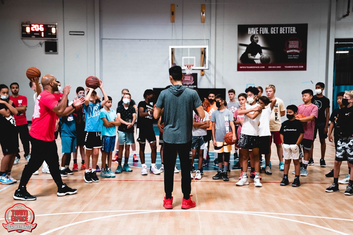 jlinfoundation's tweet image. Congratulations to our founder, @jlin7 on a well-deserved retirement. From underdog to unforgettable, Jeremy's greatest impact to us is what he's built off the court. Thank you Jeremy for your vision, heart, and belief in a brighter future where all youth can thrive together! 💛